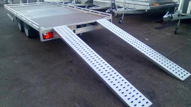 Feste Plattform + Boro ATLAS Rampen 6m x 2m 3500KG 3 Achsen